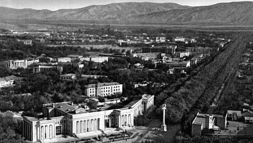 Н. В. Баранов, В. А. Гайкович и др. (авторы генплана 1937). Центральная часть Душанбе, застроенная преимущественно в 1930—40-е гг.