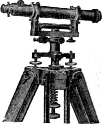 геодезический инструмент, служащий для определения разности высот двух точек геометрическим нивелированием, т. е. визированием по горизонтальному направлению. Визирование производится зрительной трубой, а контроль горизонтального положения визирной оси трубы осуществляется уровнем. Сопряжение перечисленных частей делается различно, и это приводит к трем основным типам Н.: 1) Н. глухой —труба наглухо скреплена с уровнем и вертикальной осью вращения инструмента; 2) Н. с перекладной трубой сист. Эго — <a href=